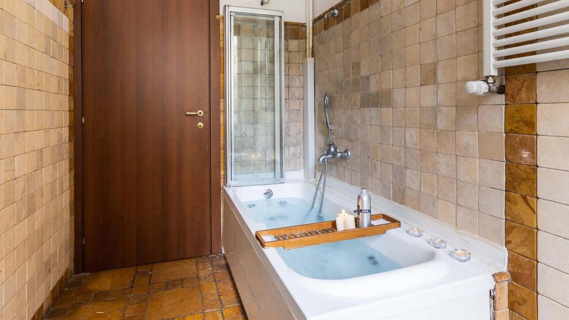 Apartment Navigliieo Elegante Idromassaggio Milan